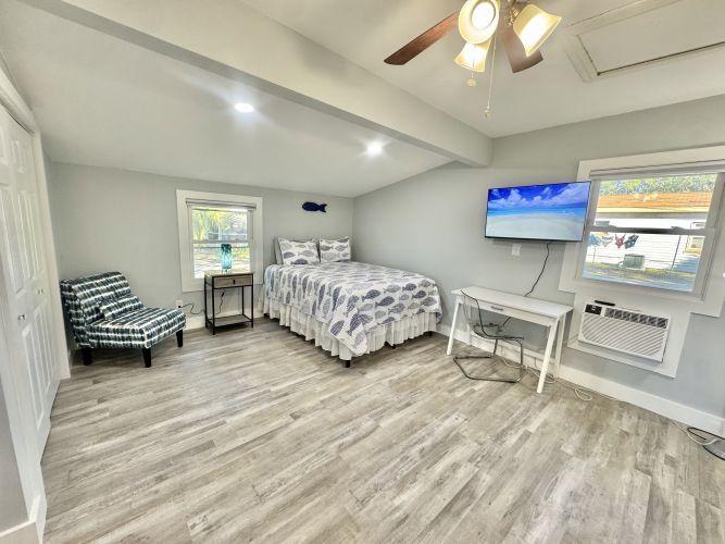 Living Area with Queen Bed