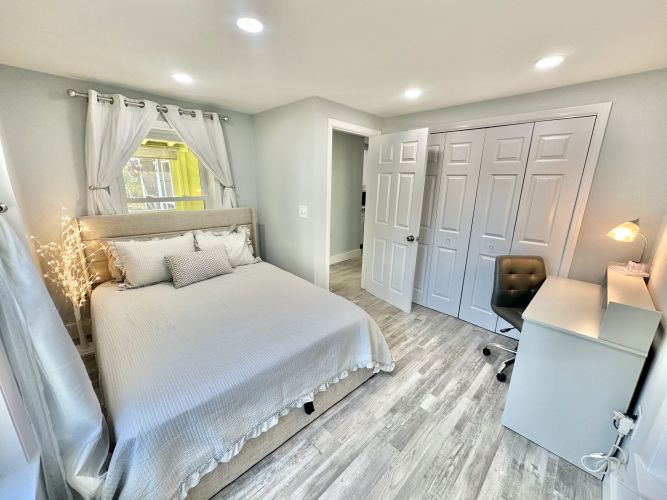 Queen Bed in bedroom<