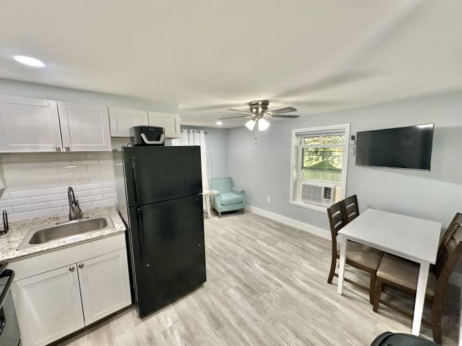 Kitchen/Dining Area