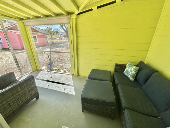 Screened in porch, great for relaxing