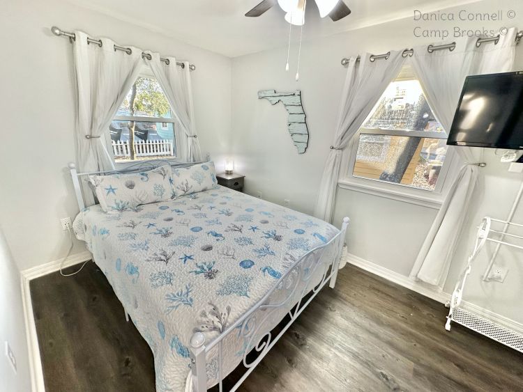 Bedroom, Queen
