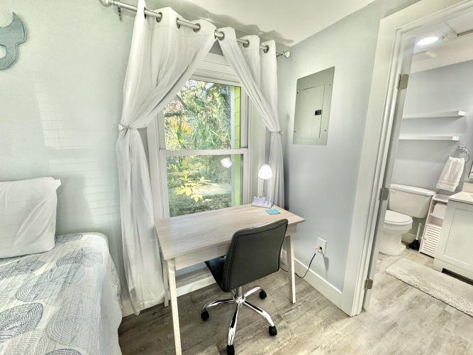 Work/Desk Area/Office