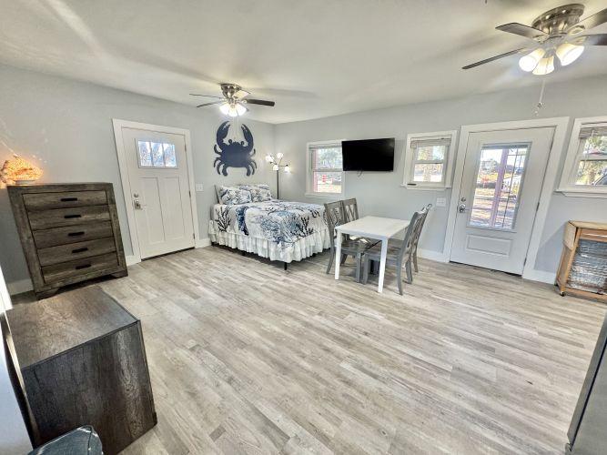 Living Area with Queen Bed